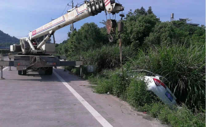 浚县重载吊车救援 浚县重载吊车救援